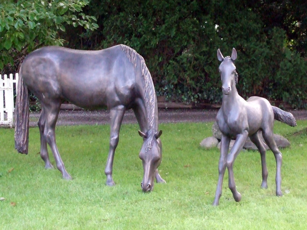 P04-Grazing_mare_with_foal